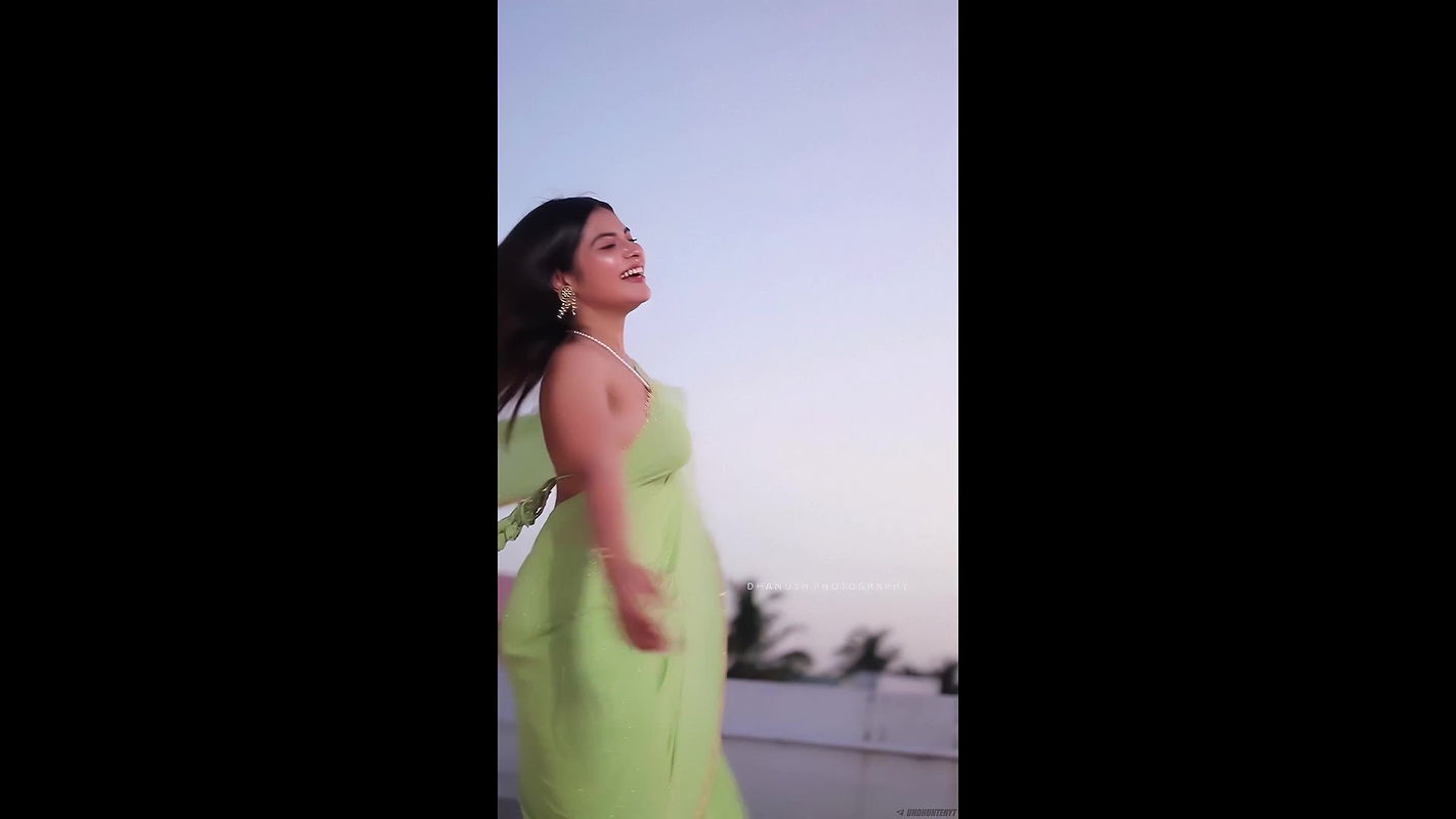 Dharsha gupta side boobs show