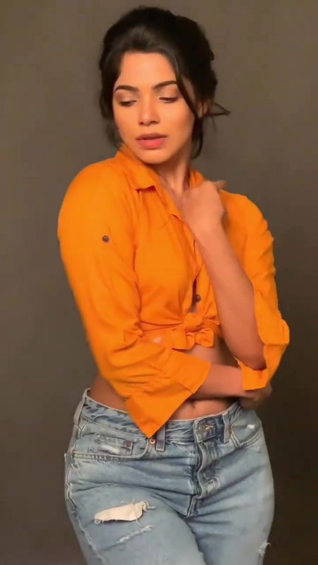 Divyabharathi photoshoot behind