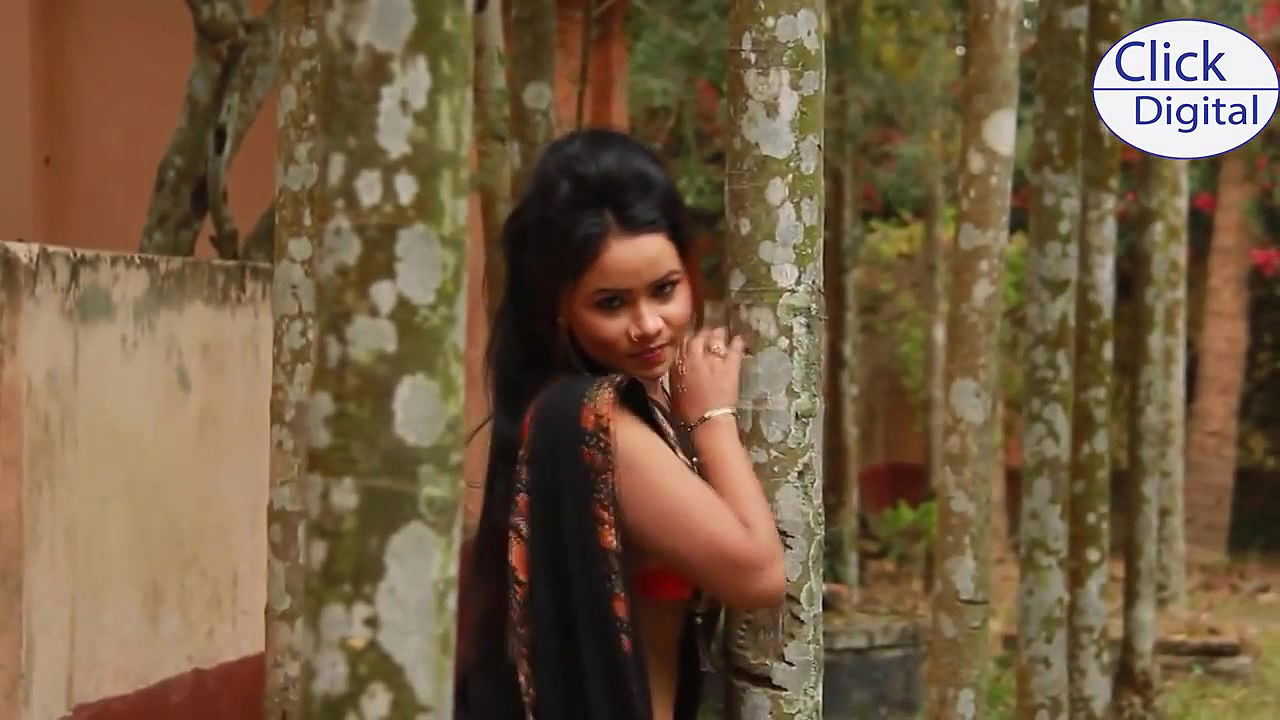 Hot saree show _ Saree fashion _ Saree lover