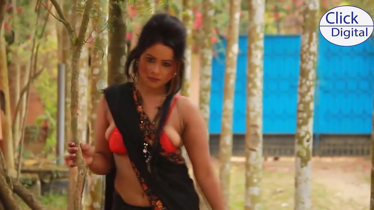 Hot saree show _ Saree fashion _ Saree lover