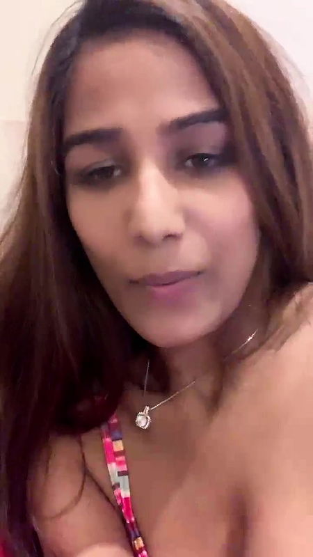 ipoonampandey_1602350436_17961336178352759_1