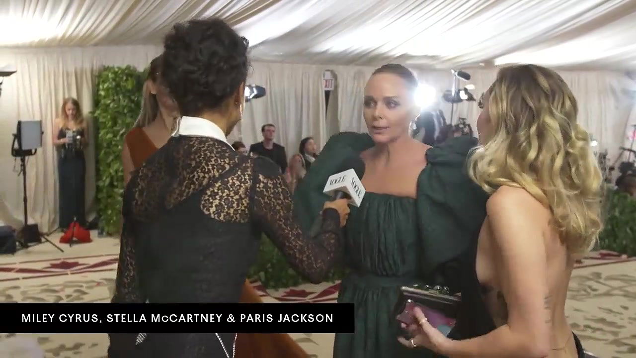 Miley Cyrus, Paris Jackson