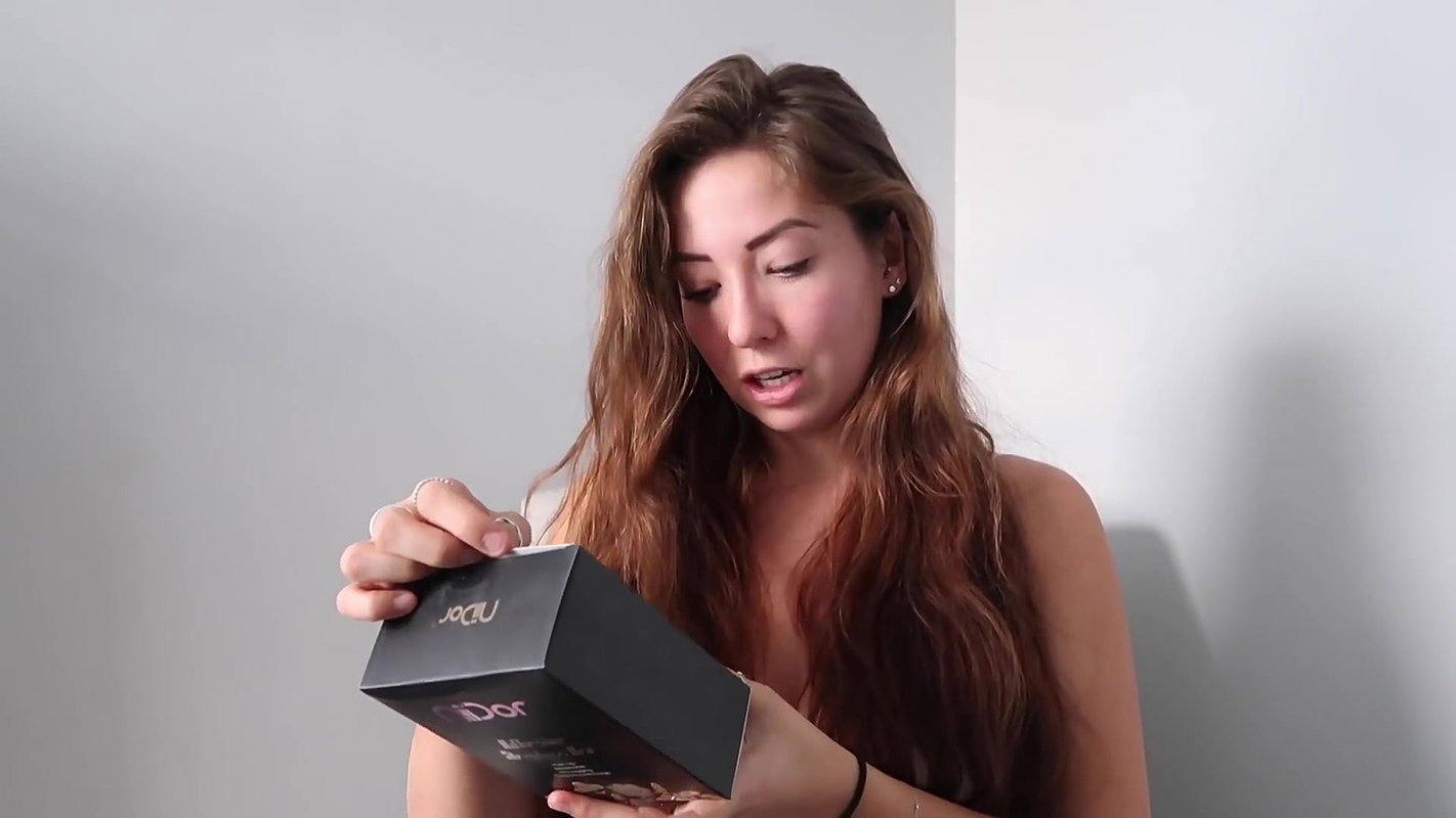 niidor_sticky_bra_style_try_on_and_review_5858280452512750723