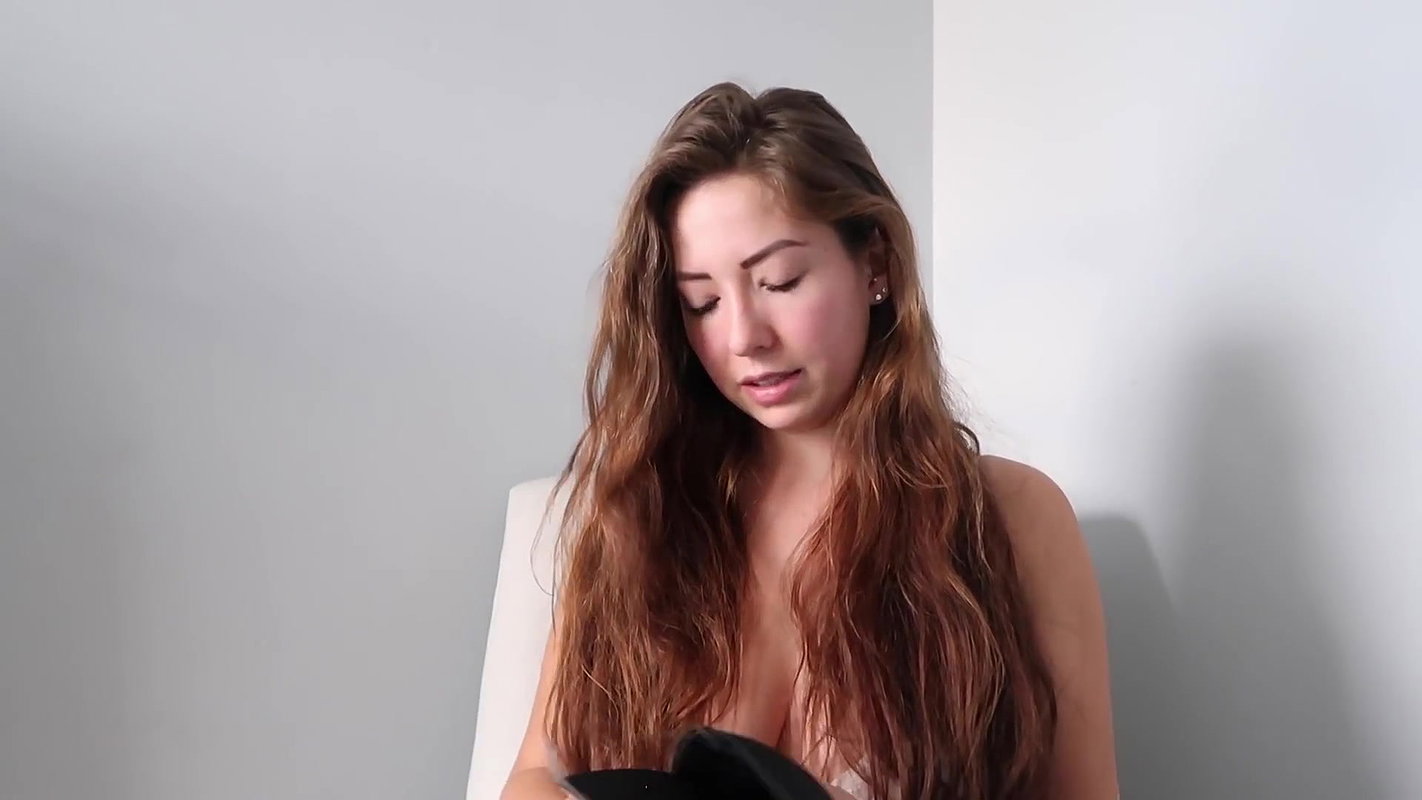 niidor_sticky_bra_style_try_on_and_review_5858280452512750723