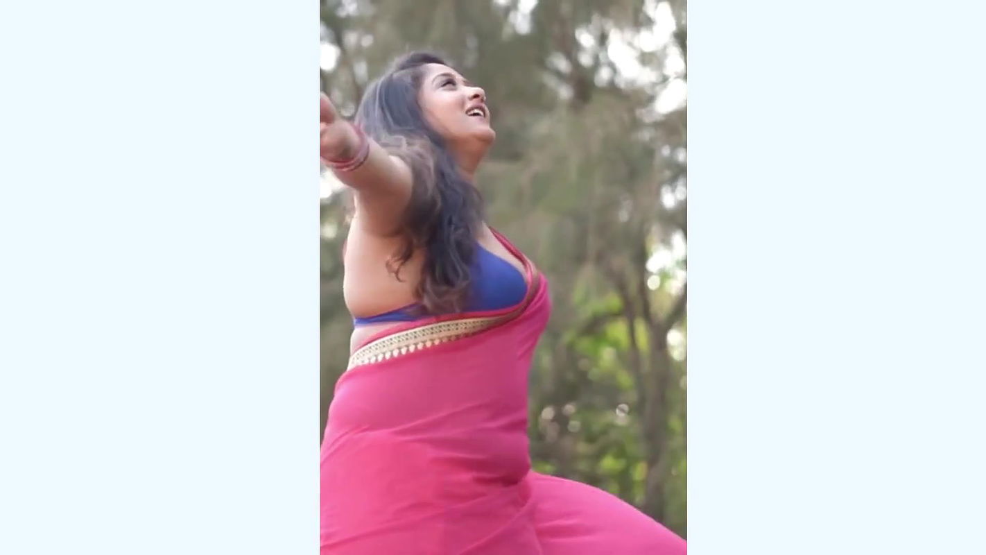 Saree Lover Shubha Poonja Big Back Show Stylish Saree Designs