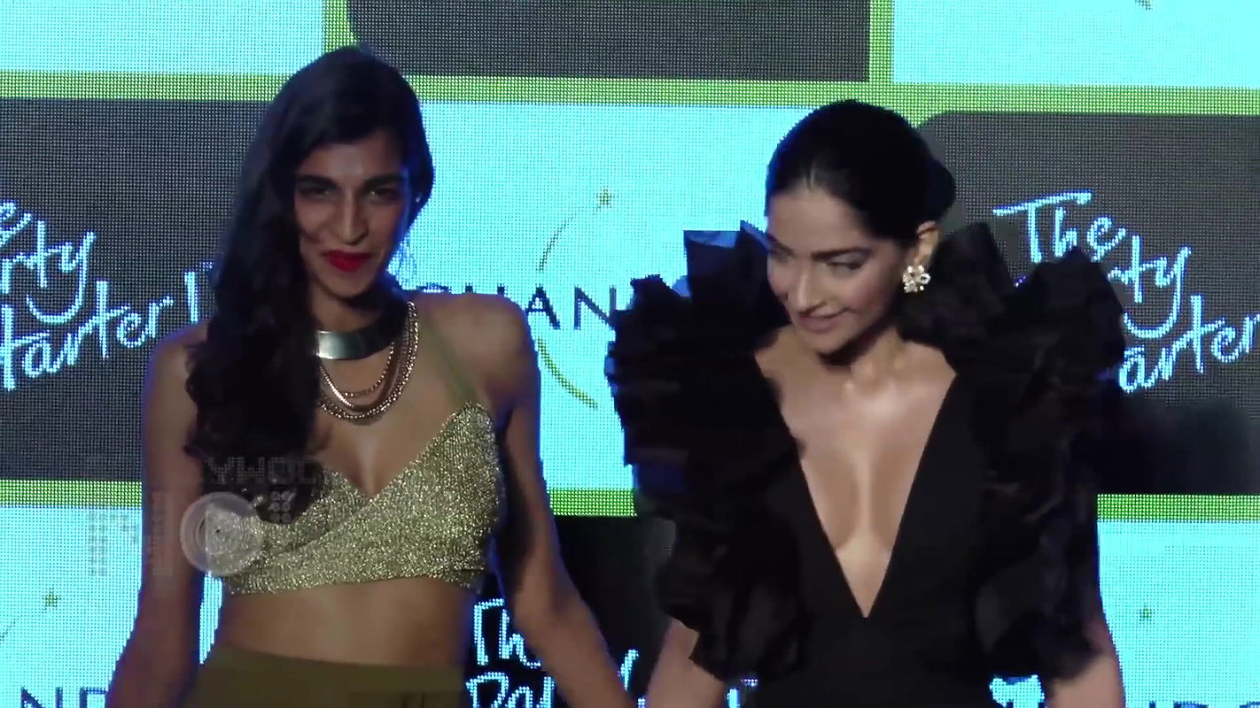 Sonam Kapoors SHOCKING Wardrobe Malfunction At An