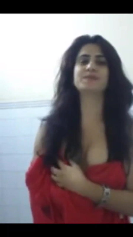 Beautiful Girl Showing Cute Boobs With Clear Hindi Audio Saying