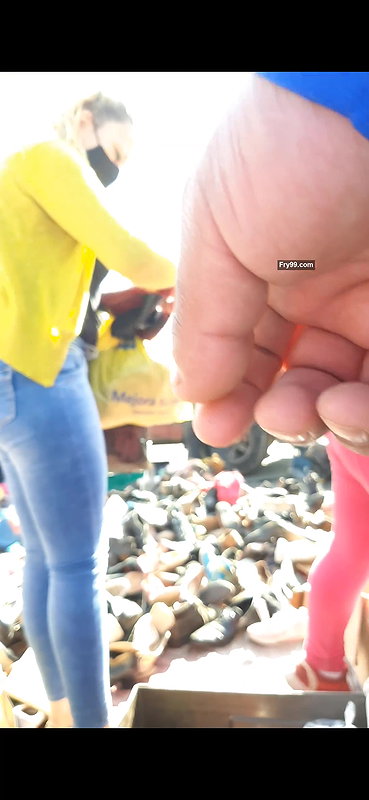 2 round asses spotted in market