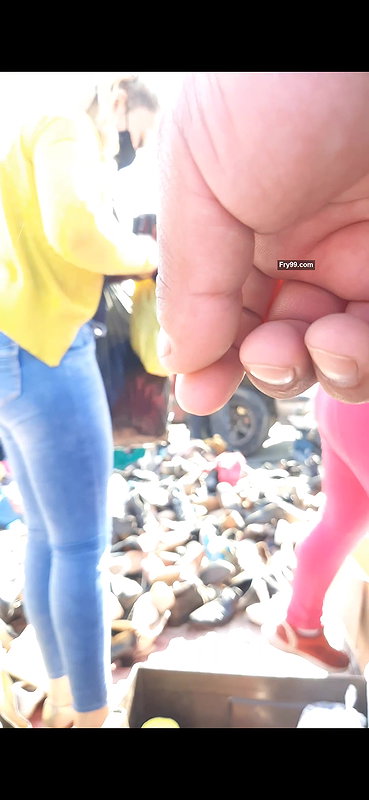 2 round asses spotted in market