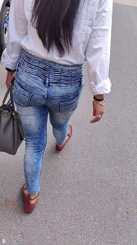 ass cheeks in slow motion