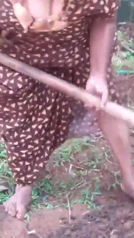 Aunty dangling boobs in nighty captured by lucky son