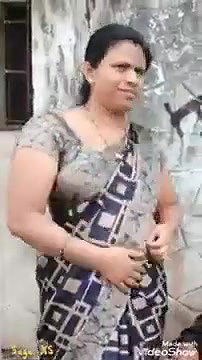 Aunty show Navel public place