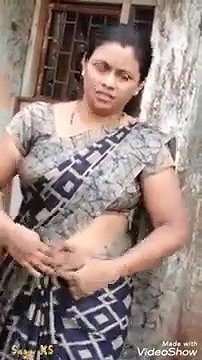 Aunty show Navel public place