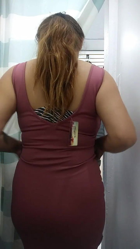 Babe’s Heavy Boobs captured by hidden cam in trial room