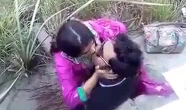 banglore lovers romance in outdoor secretly recorded by unknown guy