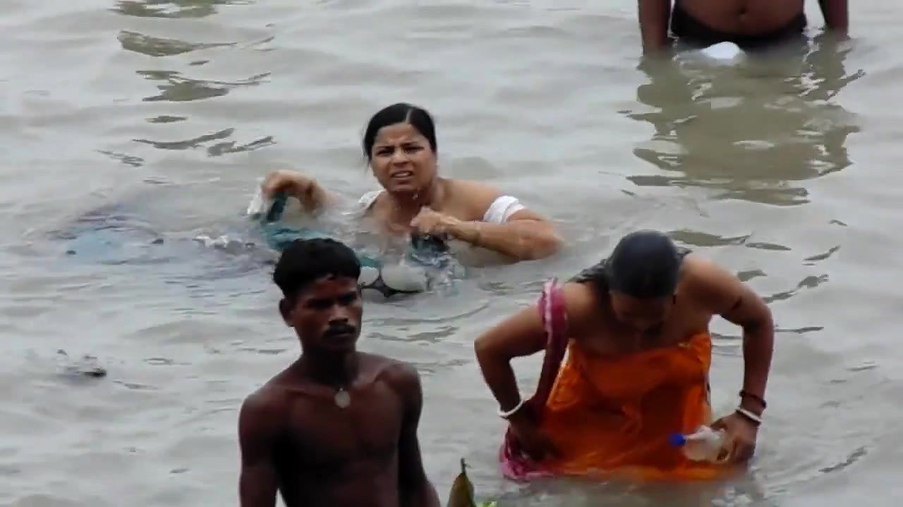 bath in ganga river 2