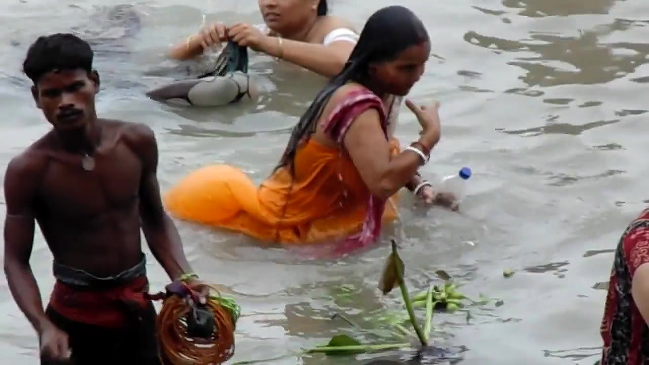 bath in ganga river 2