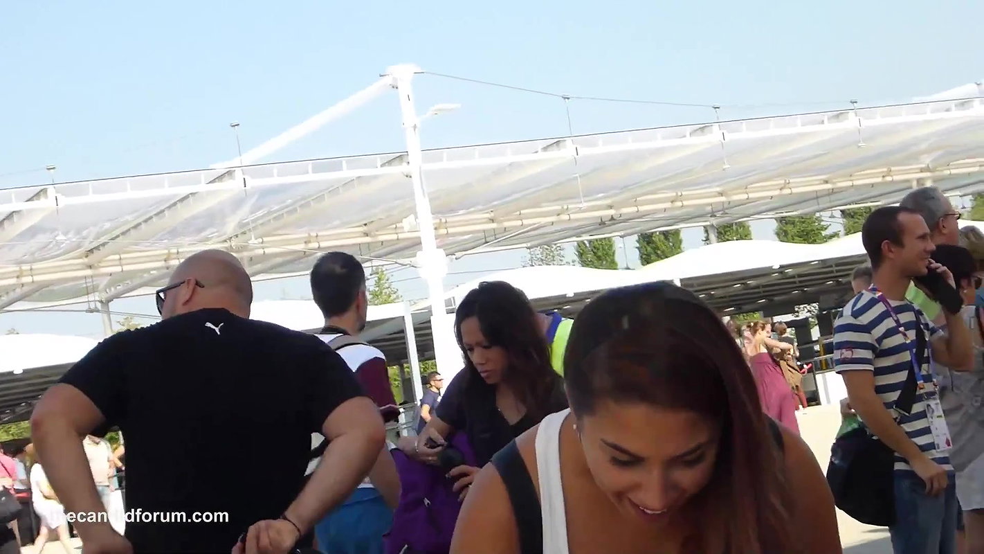 Beautiful babe huge round boobs show while bending