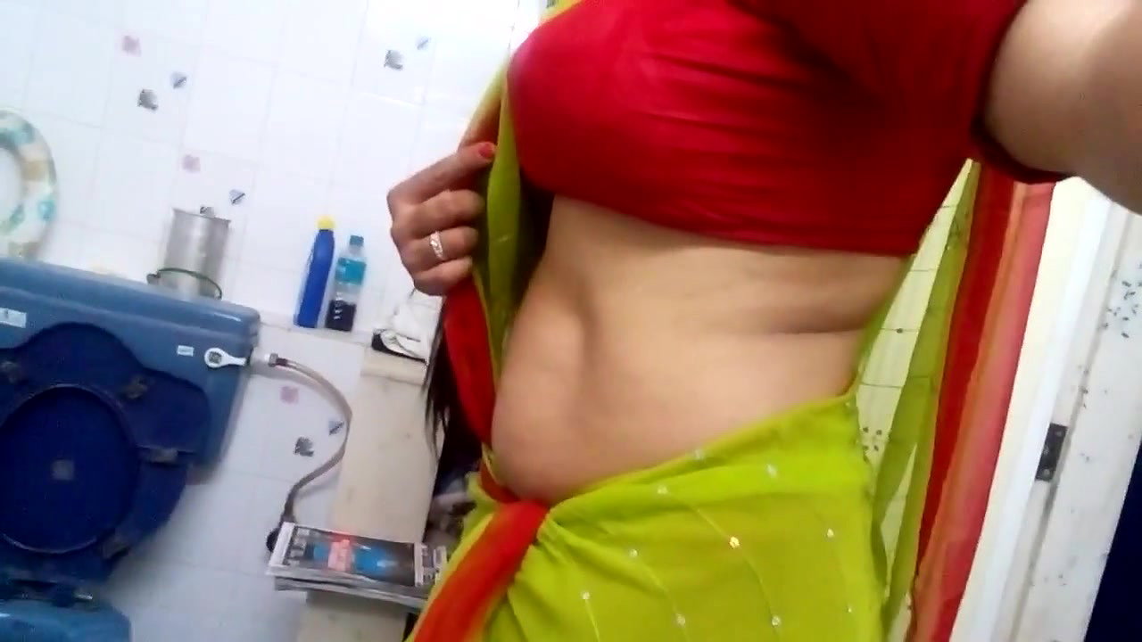 bhabhi fleshy navel show