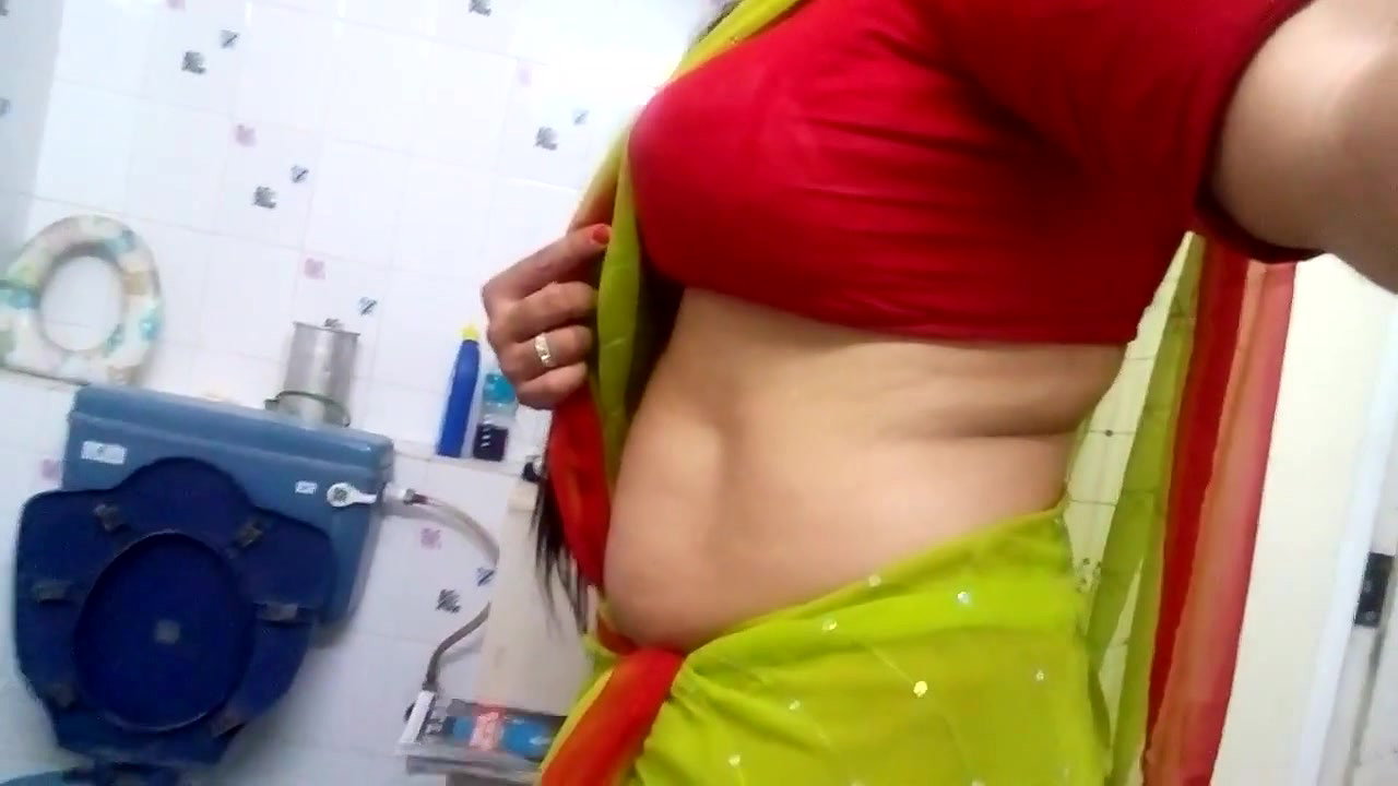 bhabhi fleshy navel show