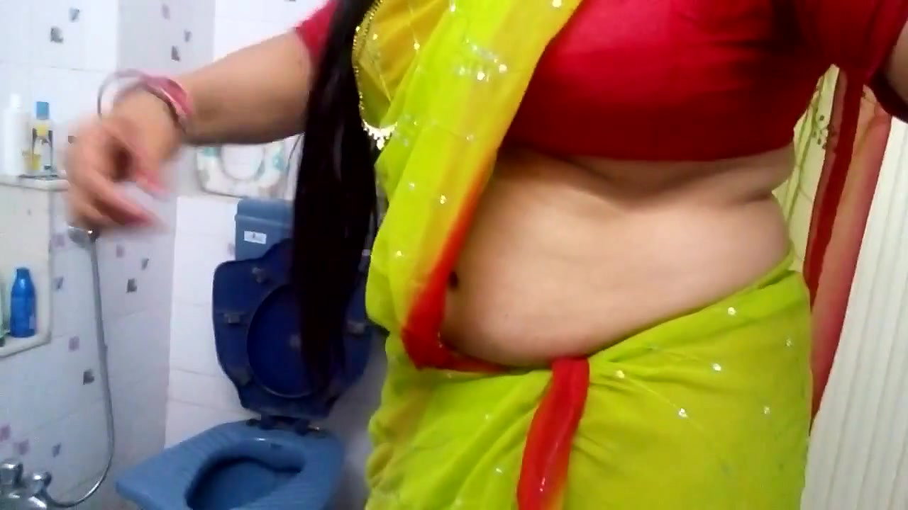 bhabhi fleshy navel show