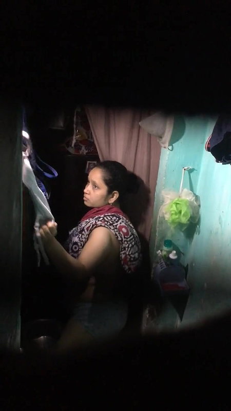 bhabhi-nude-mms-captured-in-changing-room