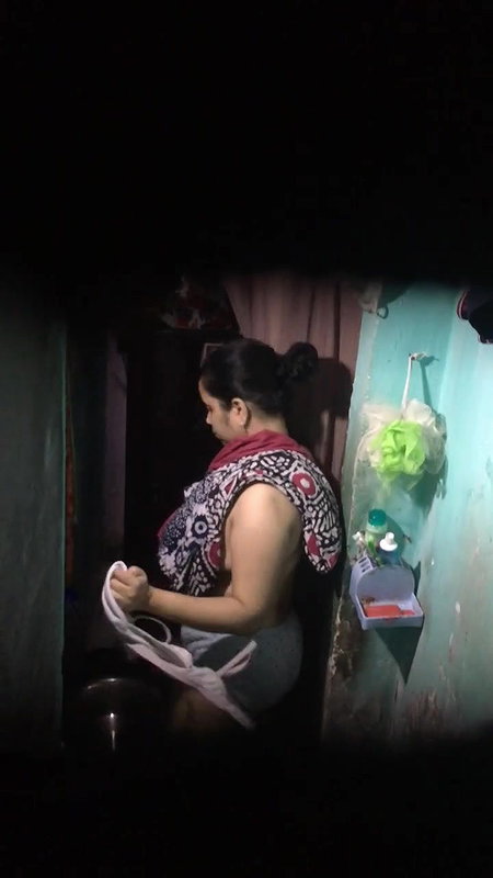 bhabhi-nude-mms-captured-in-changing-room