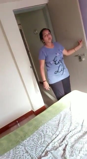 Cheating bhabhi getting ready for fucking