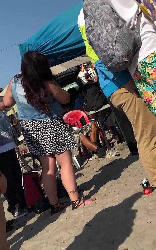 Chubby babe hot boobs and thighs show