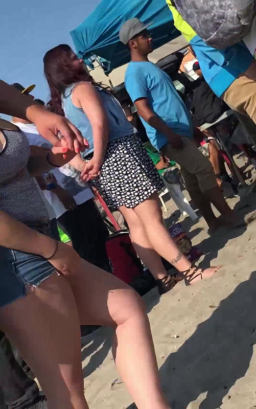 Chubby babe hot boobs and thighs show