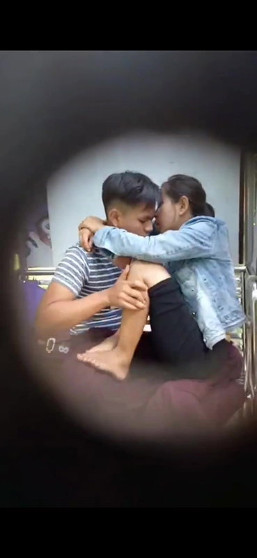 Couple caught romancing, smooching, fingering outdoor