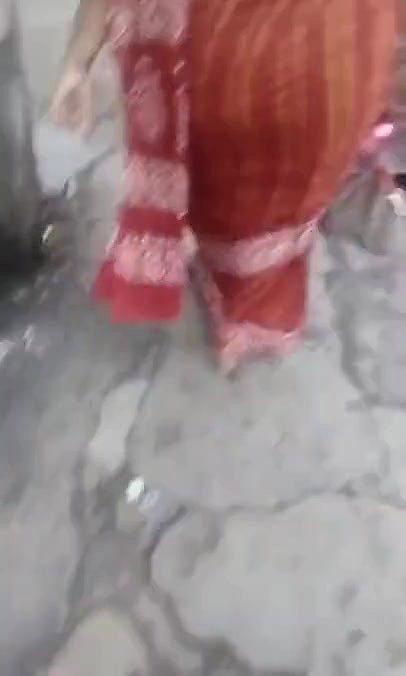 Desi Aunty Jiggling Ass Walk In Saree