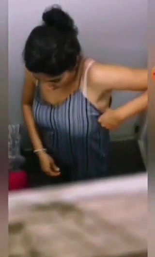 Desi babe caught in Bra Panty in trial room