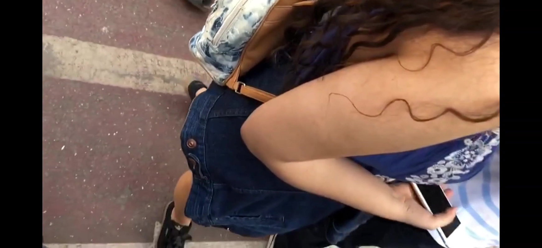 Desi babe cleavage and boob capture from top