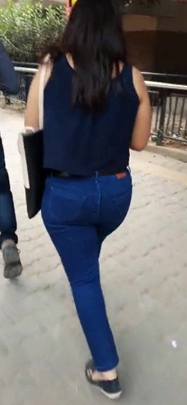 Desi babe huge ass closeup and purple panty show