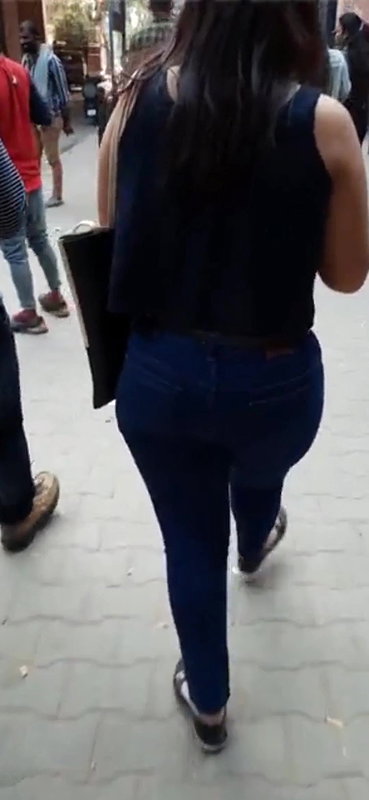 Desi babe huge ass closeup and purple panty show