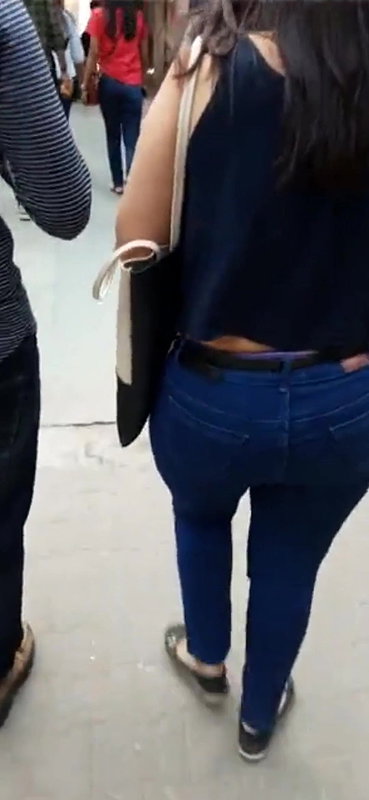 Desi babe huge ass closeup and purple panty show