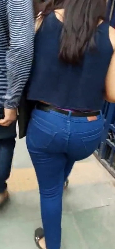 Desi babe huge ass closeup and purple panty show