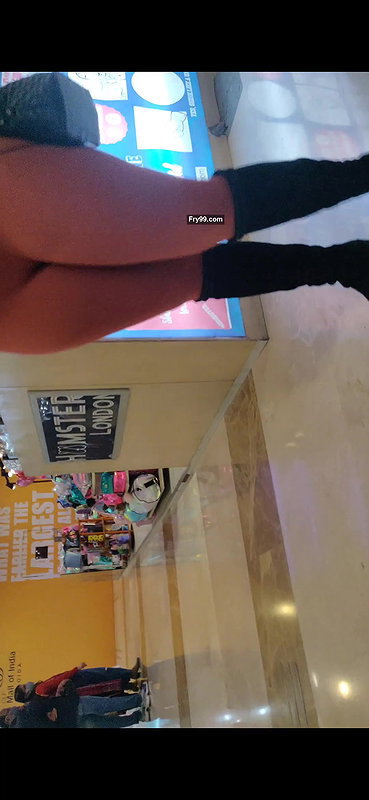 Desi Babe huge Ass shape clear show in tight pants