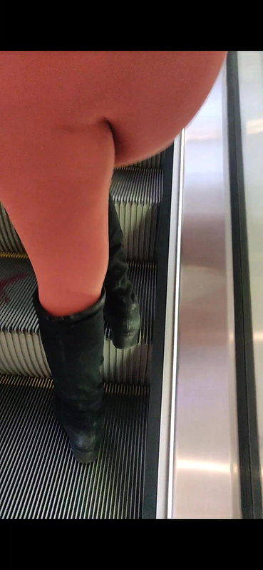 Desi Babe huge Ass shape clear show in tight pants