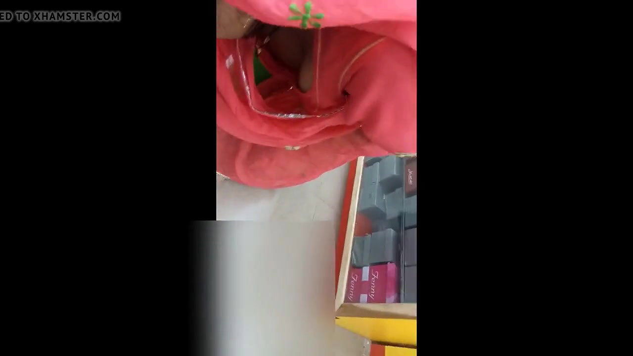 Desi babe huge cleavage show in the shoe store