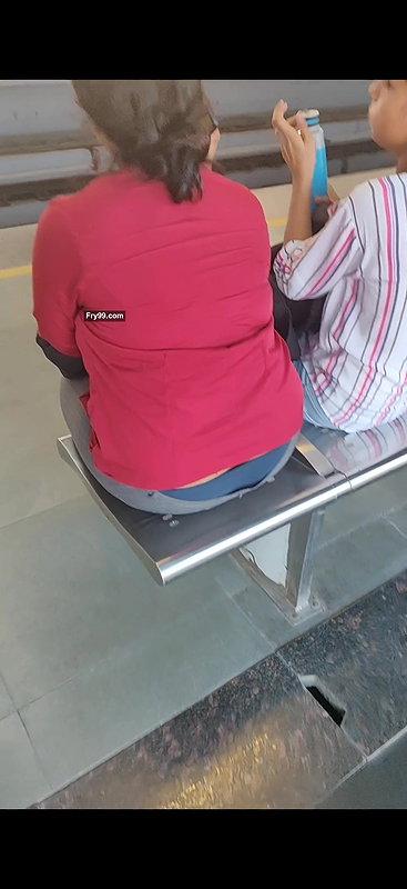 Desi babe huge panty show