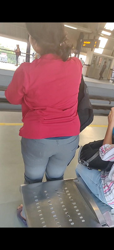 Desi babe huge panty show