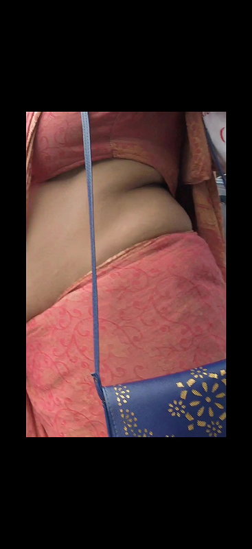 Desi babe midriff and boob extreme closeup