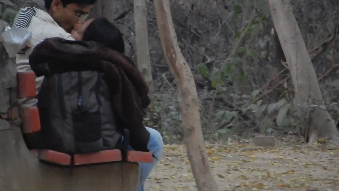 Desi couple smooching non-stop in nearby park – secretly captured.MP4