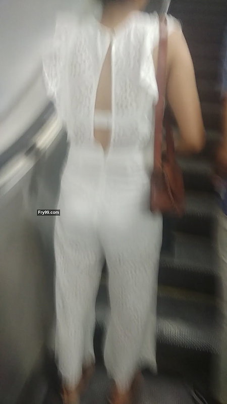 Desi girl back split white bra peek