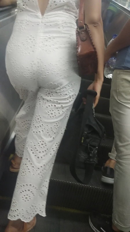 Desi girl back split white bra peek