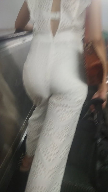 Desi girl back split white bra peek