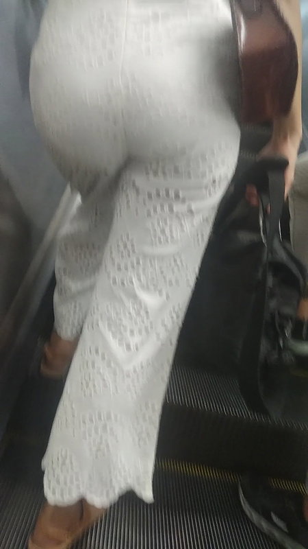 Desi girl back split white bra peek