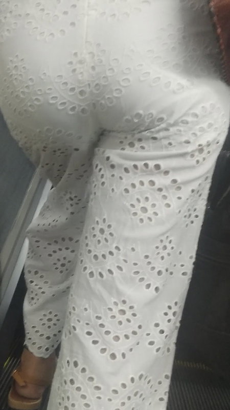 Desi girl back split white bra peek